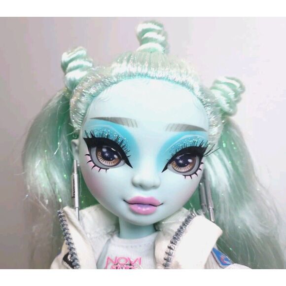 Rainbow High Shadow High Zooey Electra Seafoam Blue DOLL MGA 2022 Exclusive Accs - Picture 3 of 16